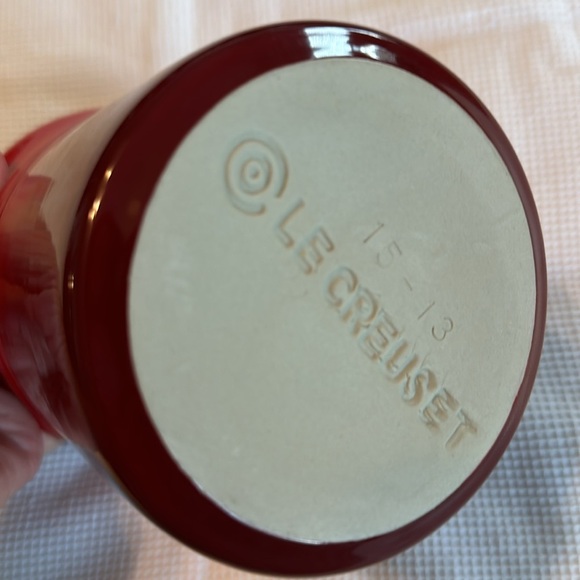 Le Creuset Stoneware Utensil Holder Crock Cherry Red Ombré - Picture 9 of 10